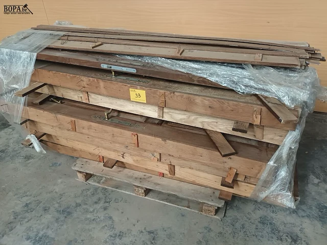 Lot 33 - eiken deuren met lijst. 7 stuks - afbeelding 1 van  5