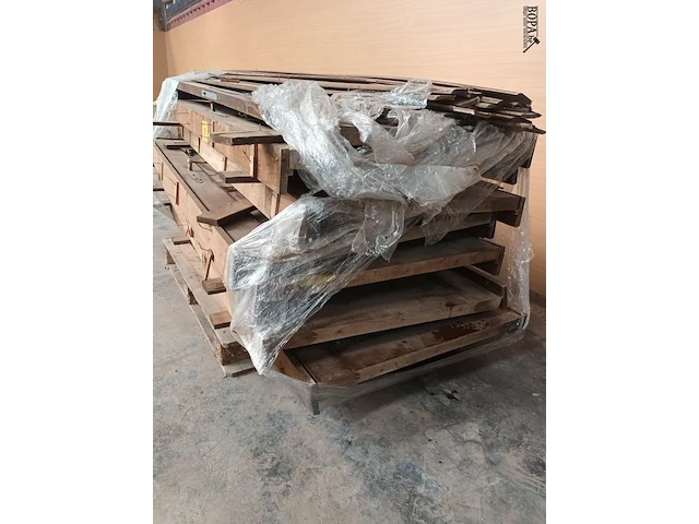 Lot 33 - eiken deuren met lijst. 7 stuks - afbeelding 4 van  5