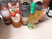 Lot 33 - flessen jenever. 9 stuks - afbeelding 3 van  4