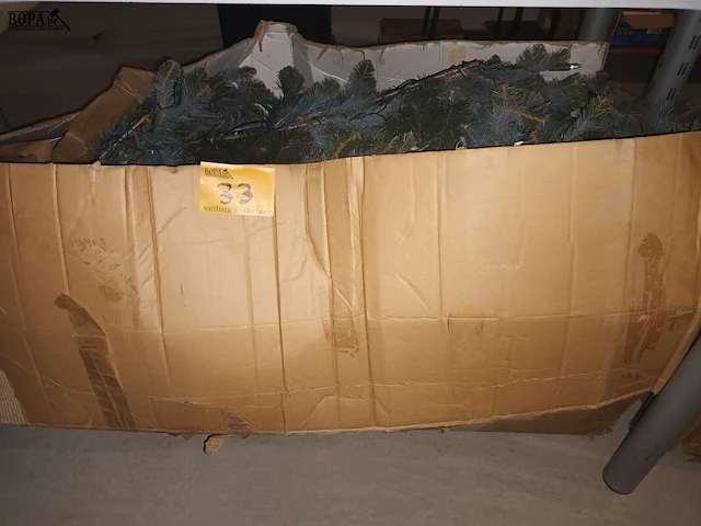 Lot 33 - kerstboom - afbeelding 1 van  3