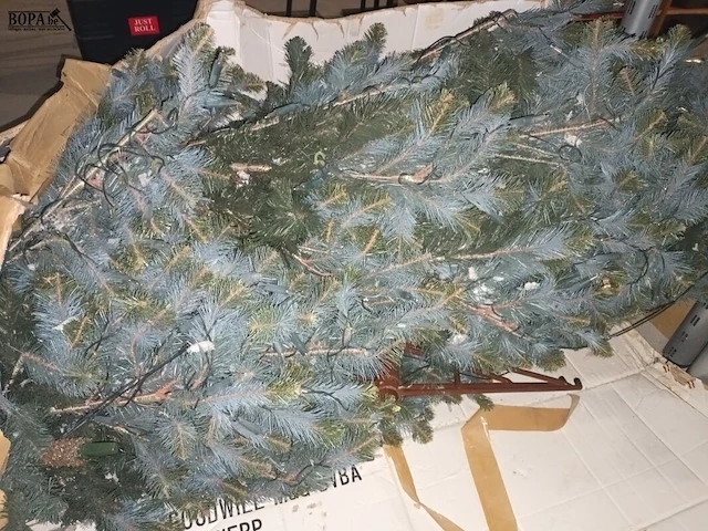 Lot 33 - kerstboom - afbeelding 2 van  3