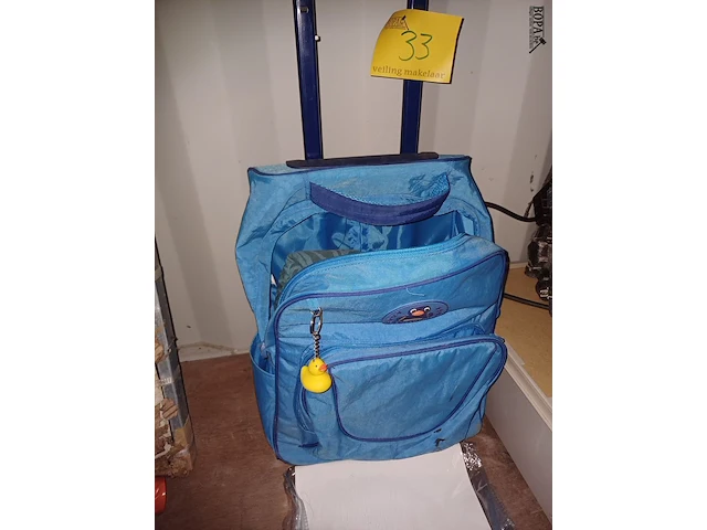 Lot 33 - kindertrolley en dekbedovertrek - afbeelding 1 van  2