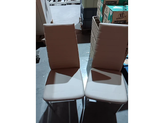 Lot 33 - lederen stoelen 2 stuks - afbeelding 1 van  4