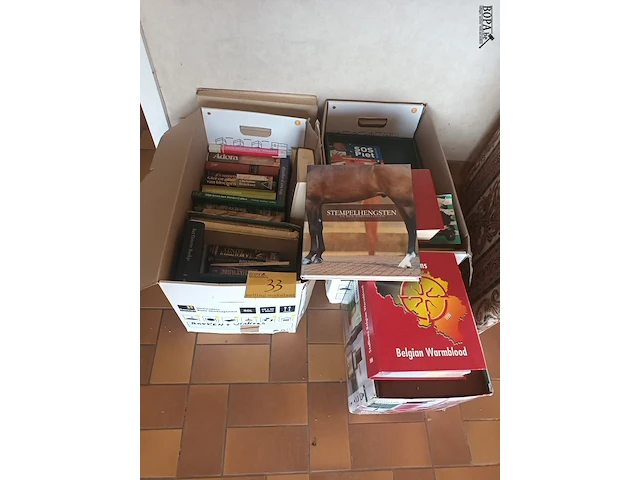 Lot 33 - lot boeken - afbeelding 1 van  4