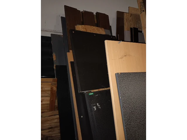 Lot 33 - lot hout en panelen - afbeelding 2 van  5