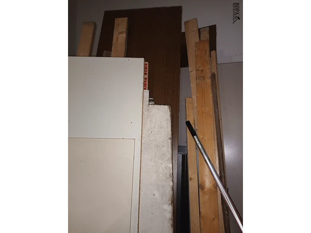 Lot 33 - lot hout en panelen - afbeelding 4 van  5
