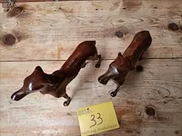 Lot 33 - stijlvolle koperen honden, koppel - afbeelding 3 van  4