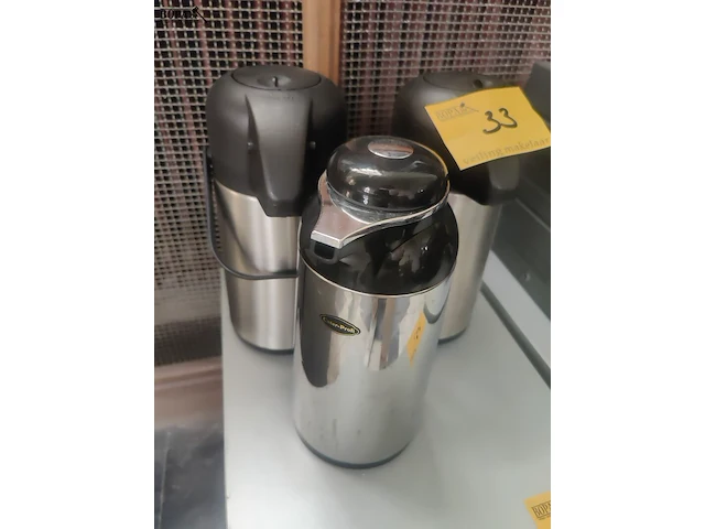 Lot 33 - thermos kannen - 3 stuks - afbeelding 1 van  3