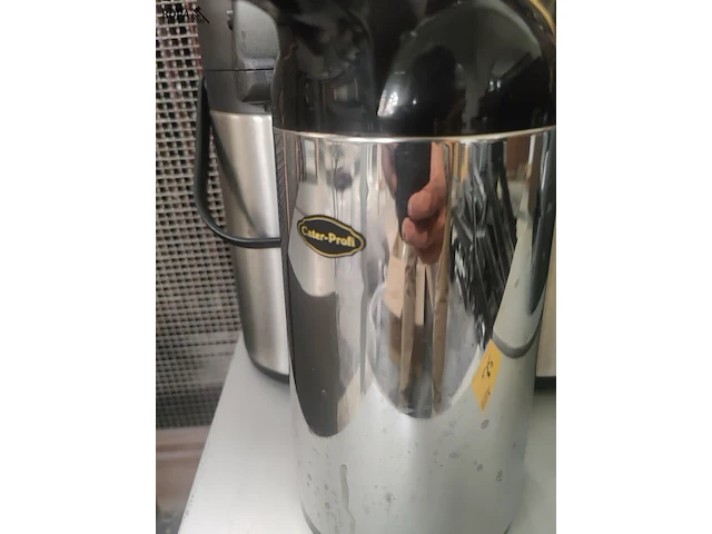 Lot 33 - thermos kannen - 3 stuks - afbeelding 2 van  3