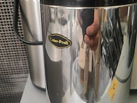 Lot 33 - thermos kannen - 3 stuks - afbeelding 2 van  3