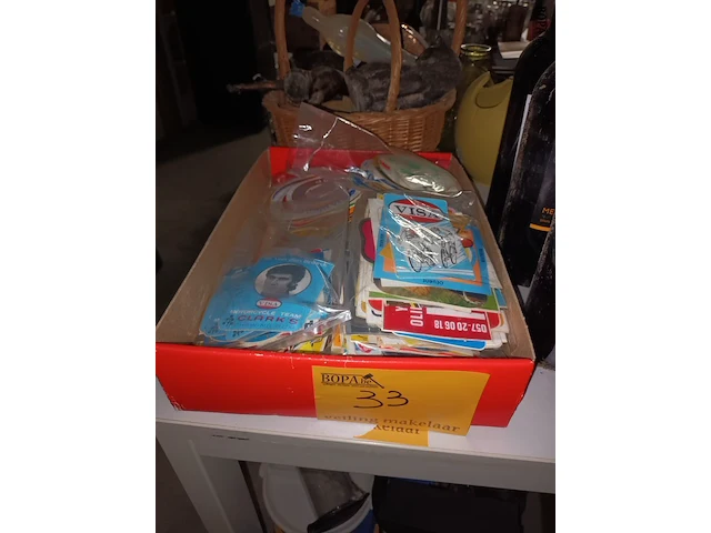 Lot 33 - vintage verzamel stickers - afbeelding 1 van  5