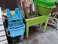 Lot 33 - wasmanden, bloembak en sorteerbakjes - afbeelding 1 van  2