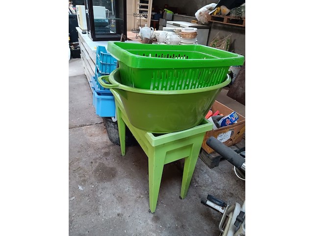 Lot 33 - wasmanden, bloembak en sorteerbakjes - afbeelding 2 van  2
