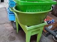 Lot 33 - wasmanden, bloembak en sorteerbakjes - afbeelding 2 van  2