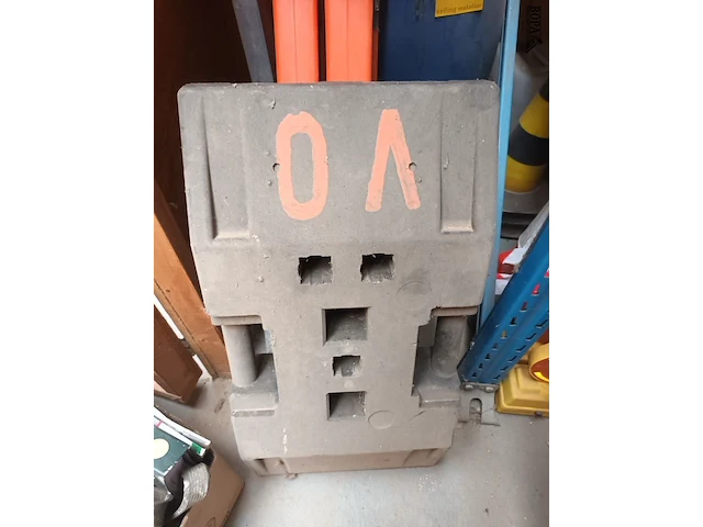 Lot 33 - werfsignalisatie - afbeelding 4 van  5