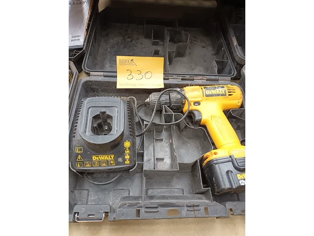 Lot 330 - accu boormachine dewalt - afbeelding 1 van  3