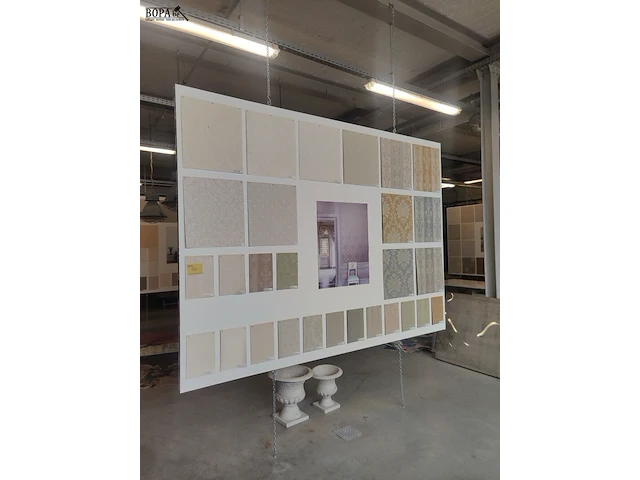 Lot 330 - hangend paneel voor publiciteit - afbeelding 1 van  4