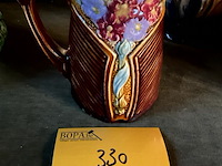 Lot 330 - kan met majolica bloesem - afbeelding 2 van  4