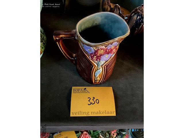 Lot 330 - kan met majolica bloesem - afbeelding 3 van  4