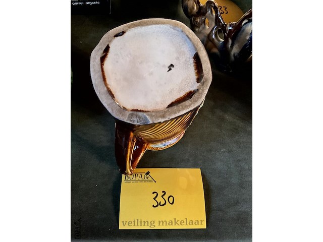 Lot 330 - kan met majolica bloesem - afbeelding 4 van  4