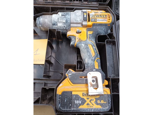 Lot 331 - accu boormachine dewalt - afbeelding 2 van  3