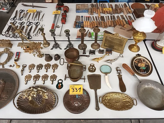 Lot 331 - decoratie in koper. 45 stuks - afbeelding 1 van  10