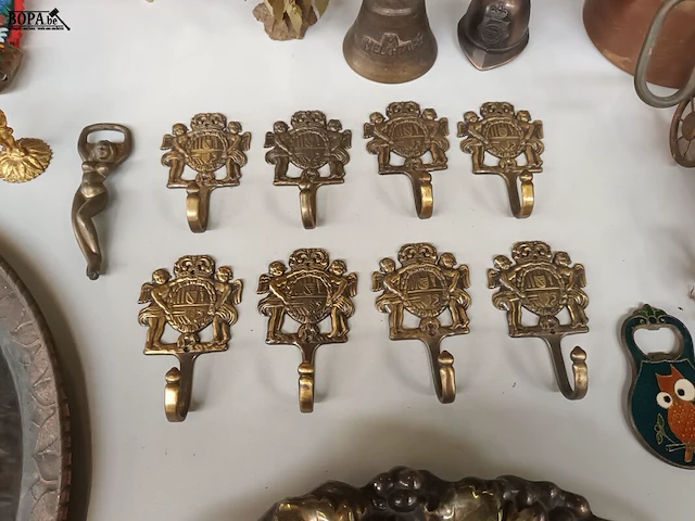Lot 331 - decoratie in koper. 45 stuks - afbeelding 7 van  10