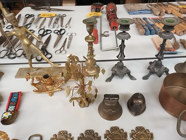 Lot 331 - decoratie in koper. 45 stuks - afbeelding 8 van  10