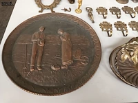 Lot 331 - decoratie in koper. 45 stuks - afbeelding 10 van  10