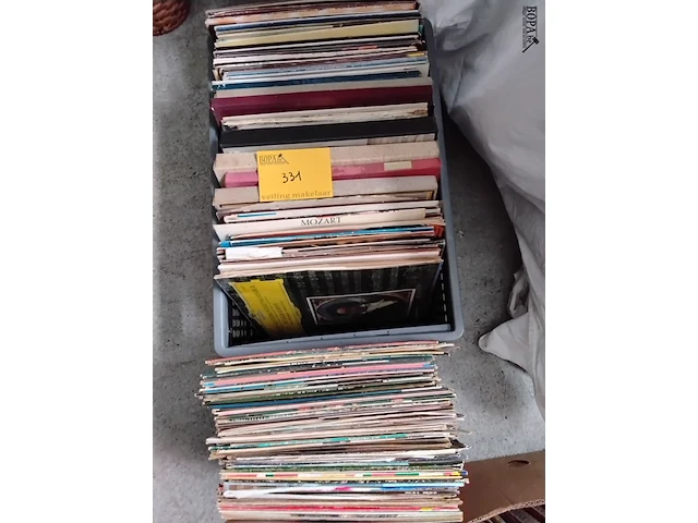 Lot 331 - lot langspeelplaten klassiek en allerlei, doos - afbeelding 1 van  1