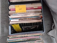 Lot 331 - lot langspeelplaten klassiek en allerlei, doos - afbeelding 1 van  1