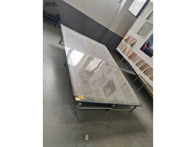 Lot 331 - presentatietafel met scheepsvloer - afbeelding 1 van  4