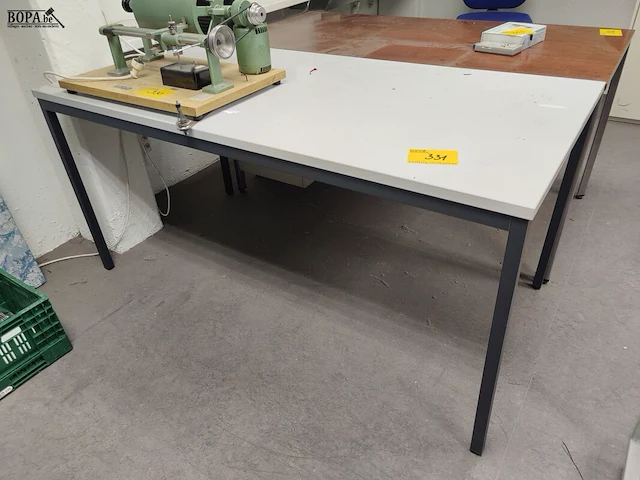 Lot 331 - rechthoekige tafel - afbeelding 1 van  2