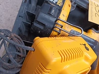 Lot 332 - dewalt accu tacker - afbeelding 3 van  4