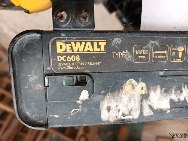 Lot 332 - dewalt accu tacker - afbeelding 4 van  4
