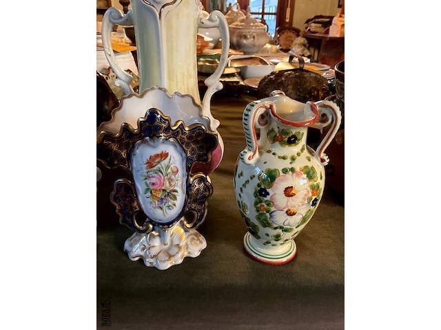 Lot 332 - ensemble van vaas(schade) en kleine vaasjes italiaans en bru - afbeelding 2 van  6