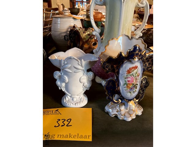 Lot 332 - ensemble van vaas(schade) en kleine vaasjes italiaans en bru - afbeelding 3 van  6