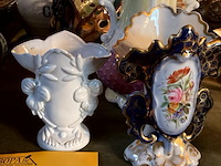 Lot 332 - ensemble van vaas(schade) en kleine vaasjes italiaans en bru - afbeelding 3 van  6