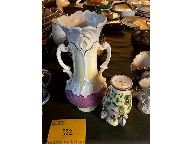 Lot 332 - ensemble van vaas(schade) en kleine vaasjes italiaans en bru - afbeelding 4 van  6