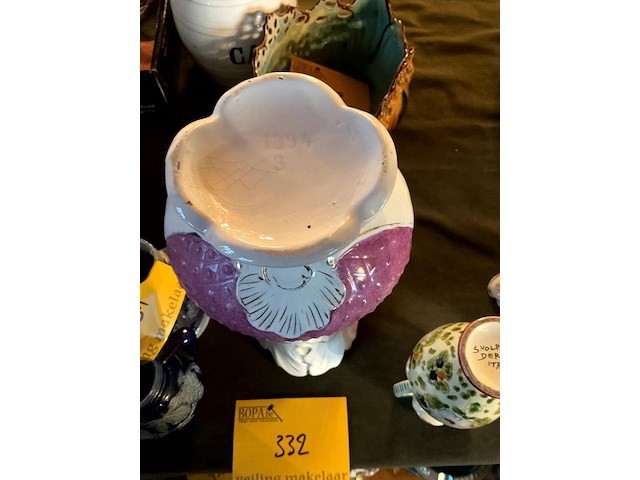 Lot 332 - ensemble van vaas(schade) en kleine vaasjes italiaans en bru - afbeelding 6 van  6