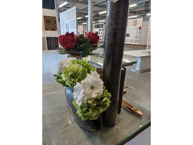 Lot 332 - lot decoratiemateriaal. 7 stuks - afbeelding 3 van  4