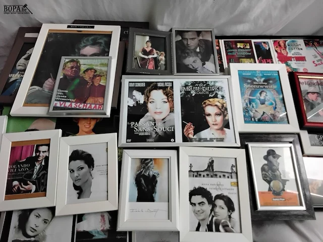 Lot 332 - lot foto's promo films, allerlei - afbeelding 2 van  5