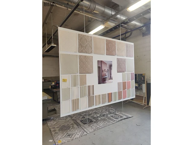 Lot 333 - hangend paneel voor publiciteit - afbeelding 1 van  4