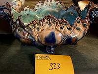 Lot 333 - majolica jardinière - afbeelding 1 van  4