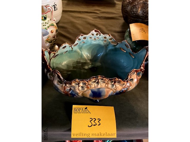 Lot 333 - majolica jardinière - afbeelding 3 van  4