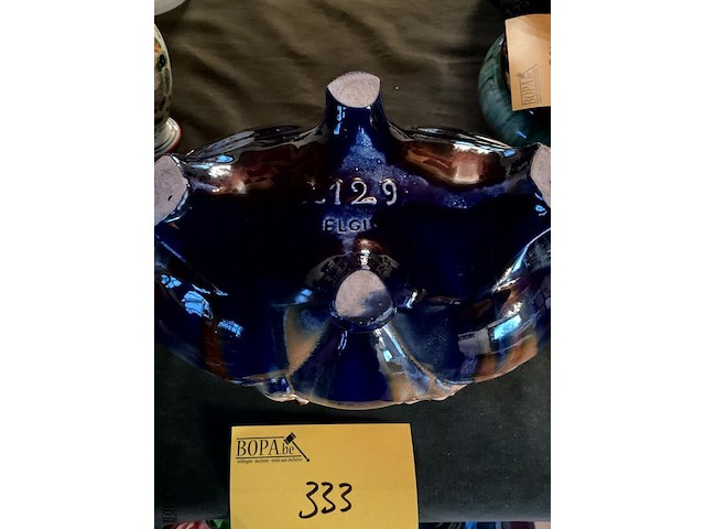 Lot 333 - majolica jardinière - afbeelding 4 van  4