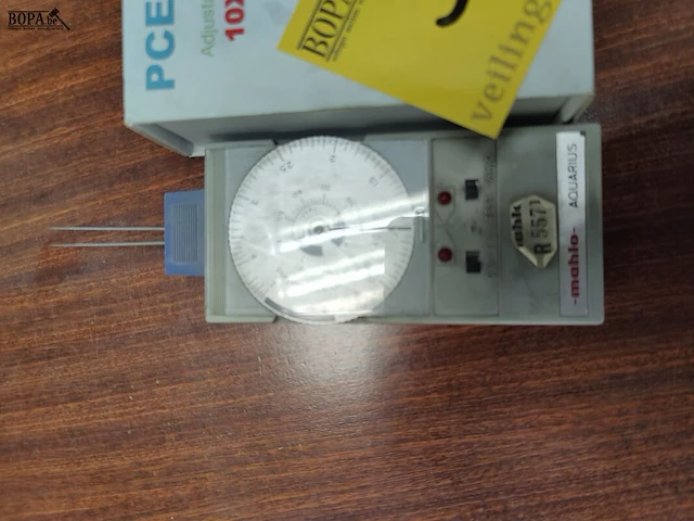 Lot 333 - microscoop en calibratietoestel - afbeelding 2 van  3