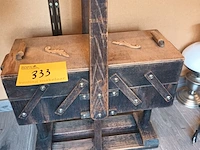 Lot 333 - naaikoffertje - afbeelding 2 van  3