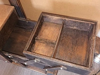 Lot 333 - naaikoffertje - afbeelding 3 van  3