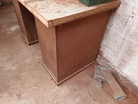 Lot 334 - houten werktafel - afbeelding 2 van  3